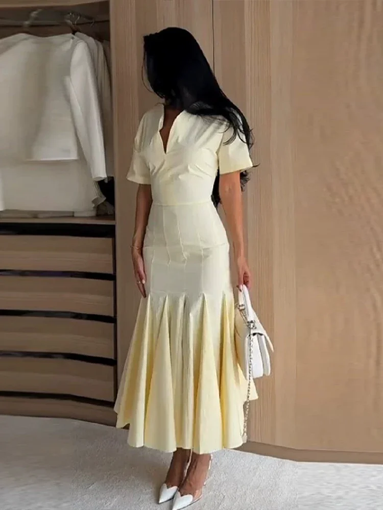 Trompetenförmiger Tiefer V-Ausschnitt Gerafftes Damenkleid Kurzarm Knöchellang Sexy Figurbetontes Modisches Sommerkleid 2026