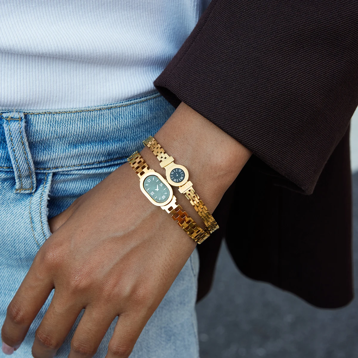 

AIKOER Simple Classic 18K Gold Color Plated Stainless Steel Roman Digital Watch Black Dial Watch with Bracelet Stainless Steel J