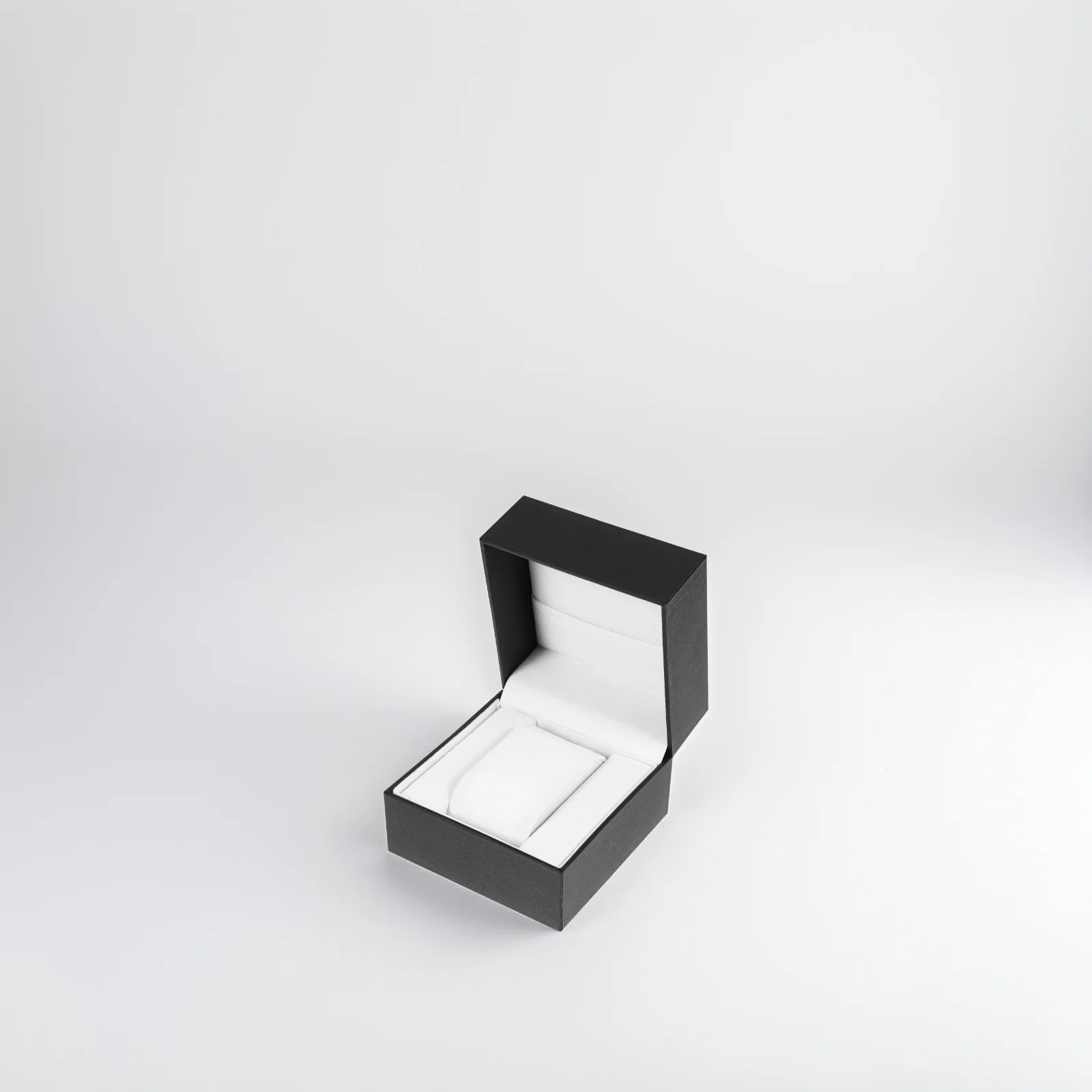 

Watch Storage Box Single Slot Durable Organizer Plastic Packaging Display Case Travel Jewelry Portable Stylish Environmental