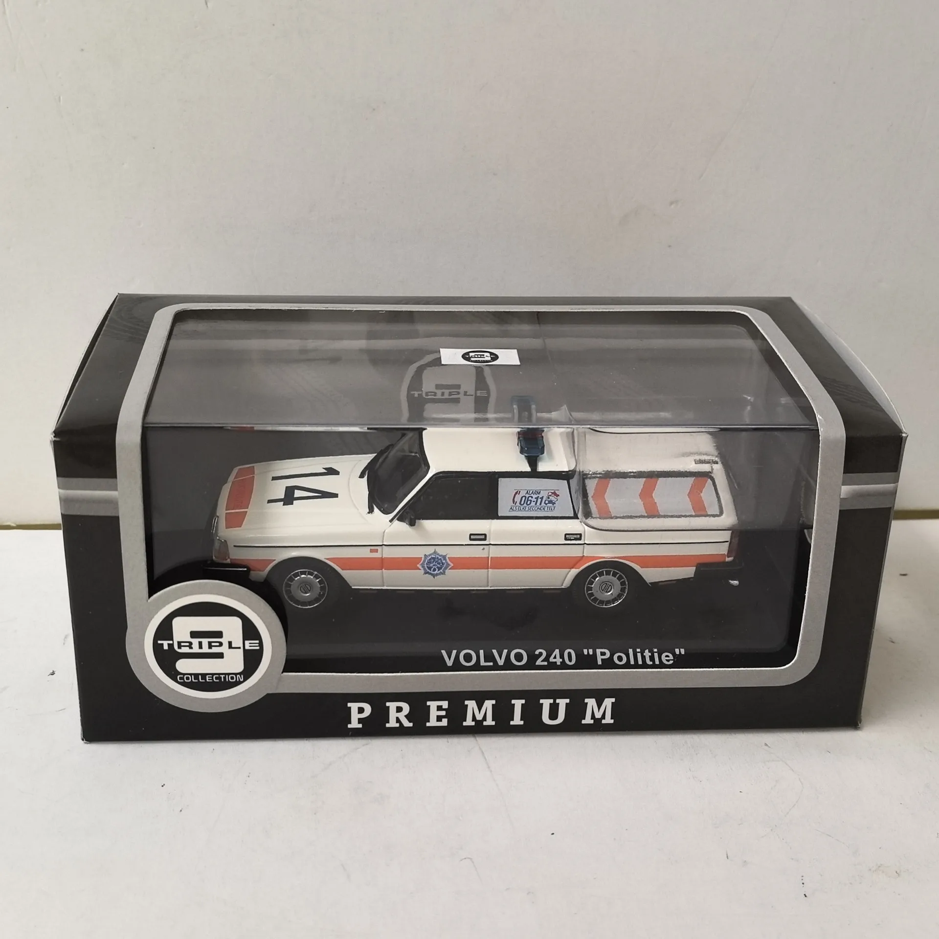 modele-de-voiture-en-alliage-volvo-240-police-volvo-triple-echelle-9-1-43-moule-sous-pression