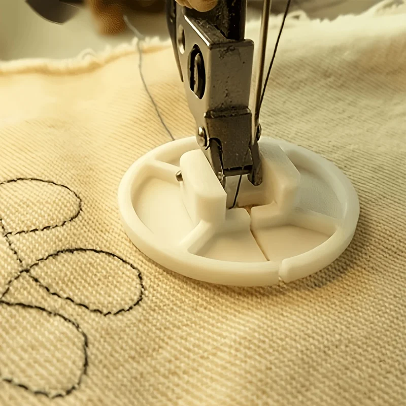 1pc Free Motion Quilting Presser Foot, Low Shank Snap-on Round Darning Embroidery Foot for 360° Fabric Movement
