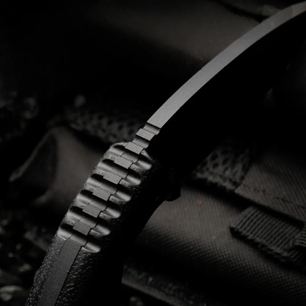 Lightweight portable outdoor pocket knife, made of durable and wear-resistant material, practical cutting tool for daily outings