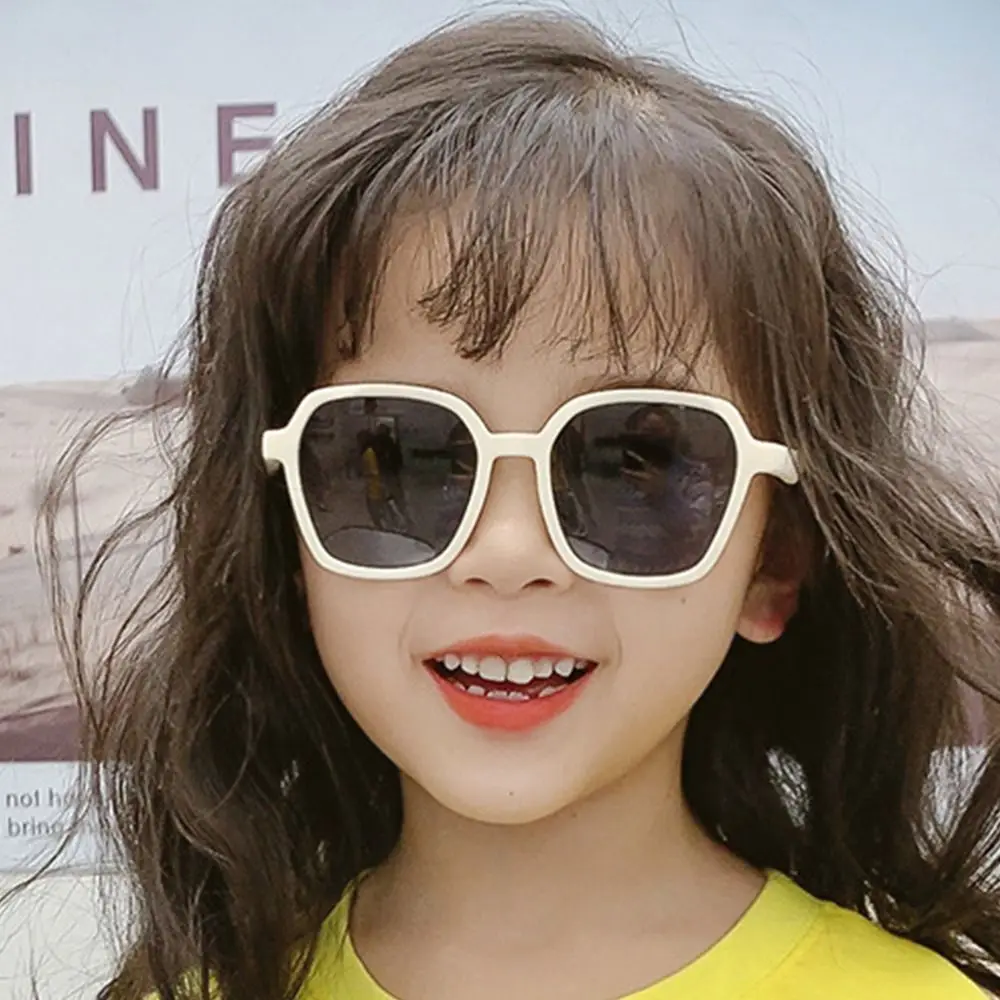 Kacamata Hitam Retro UV400 Cantik Kacamata Hitam Tren Warna untuk Wanita Pria Kacamata Hitam Persegi untuk Pria & Wanita