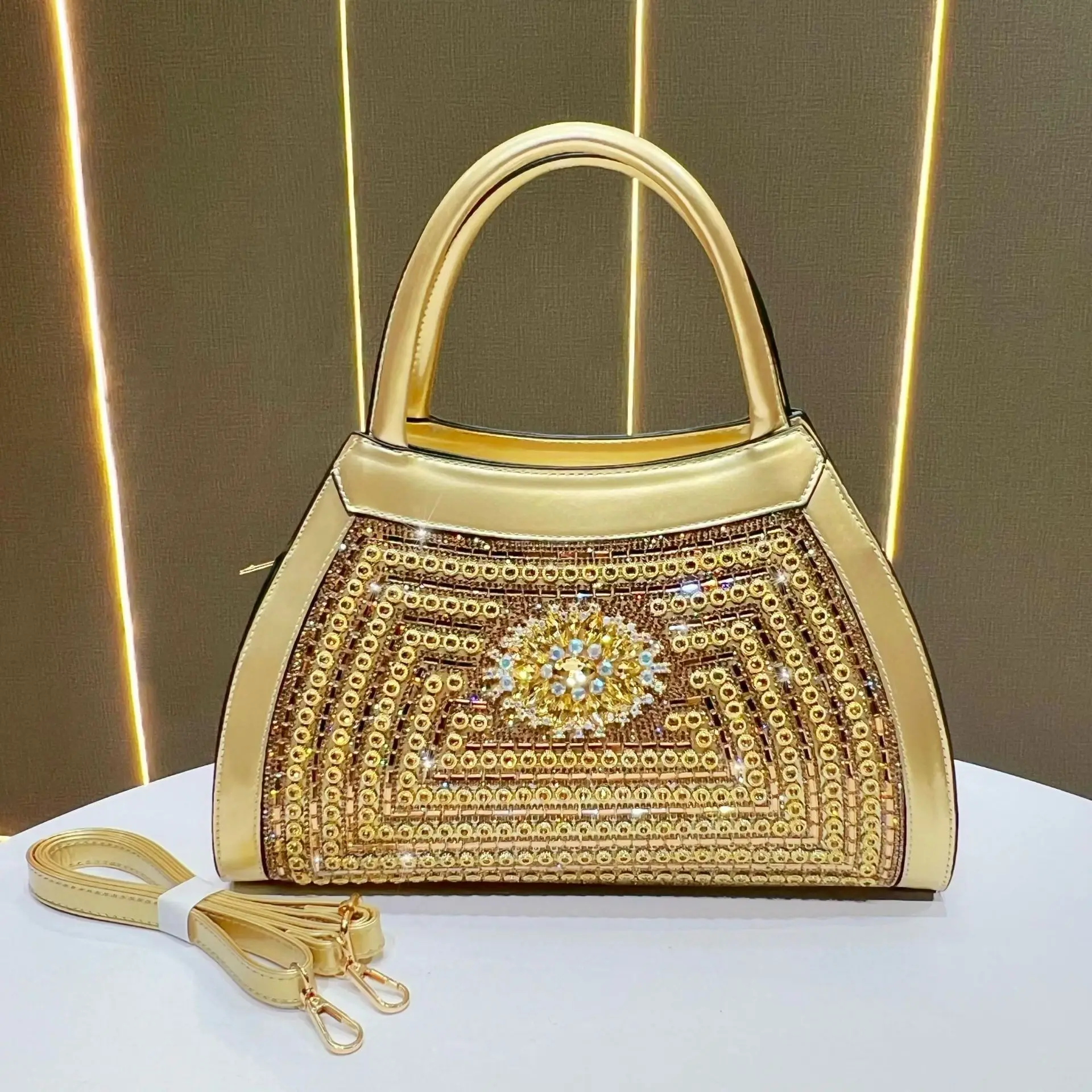 

Luxury Diamond Studded Dinner Bag Women's Large Capacity Handbag Crossbody Bag High-Quality Commuting Women's Bag