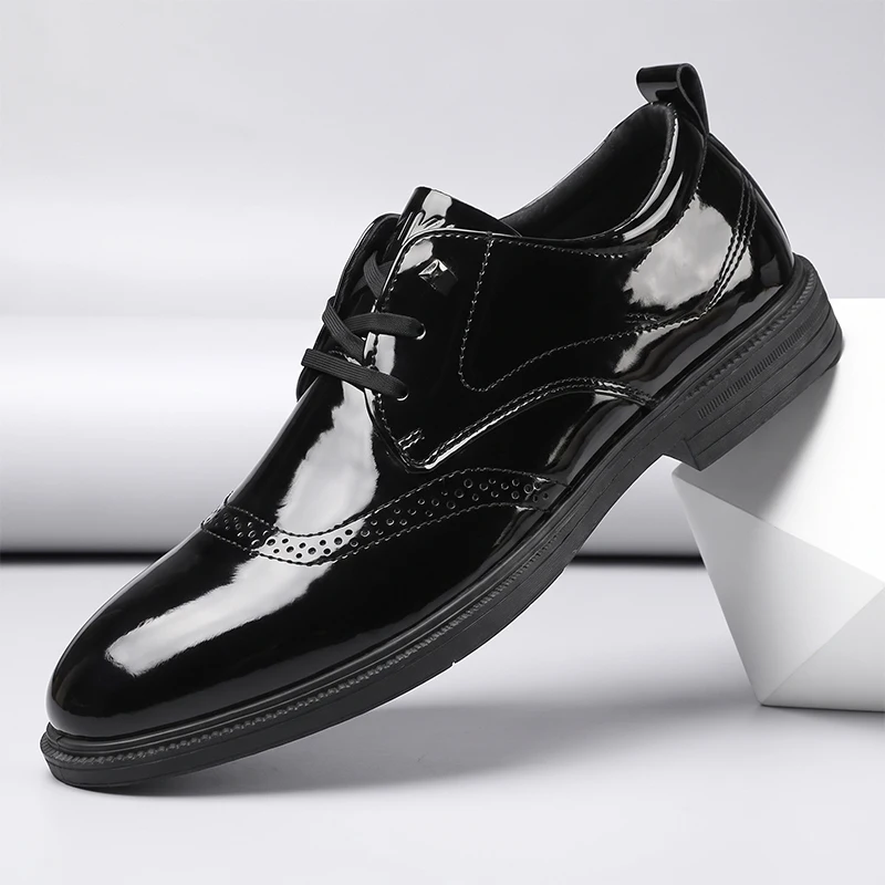 Herren Glänzende Lackleder-Brogue-Schuhe mit Schnürung, Rutschfester Sohle, Formelle Schuhe für Hochzeit, Geschäft, Büro und täglichen Pendelverkehr – Detail 4