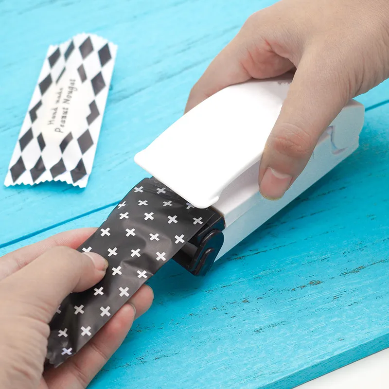 Portable Plastic Bag Sealer Mini Hand Electric Heating Seal Machine Electric Vacuum Food Sealer Kitchen Items Mini Bag Sealer