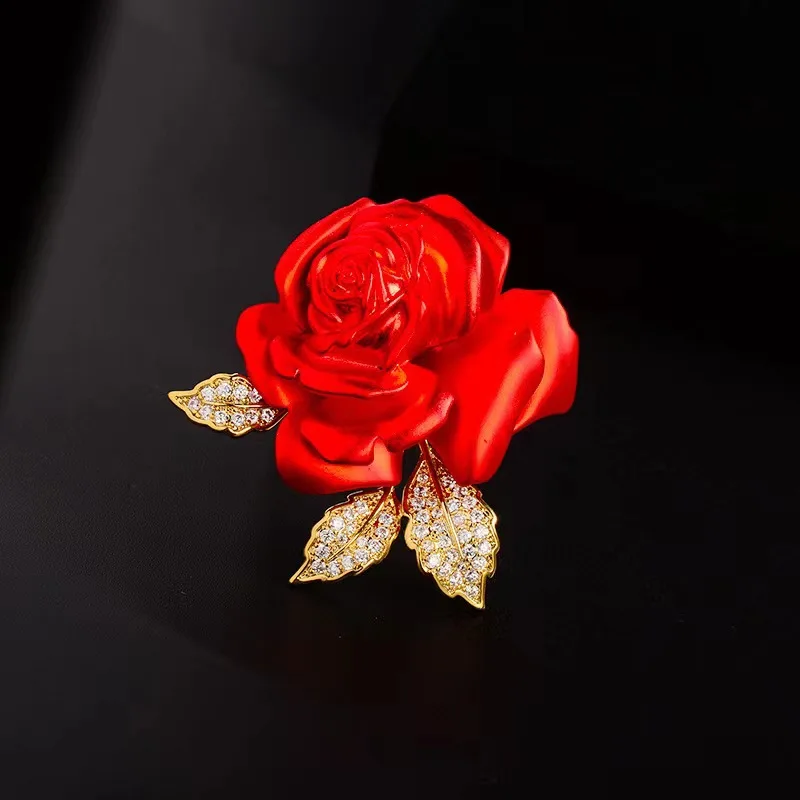 Rhinestone Red Rose Flower Brooches for Women Elegant Exquisite Shiny Zircon Flower Lapel Pins Wedding Party Badge Jewelry