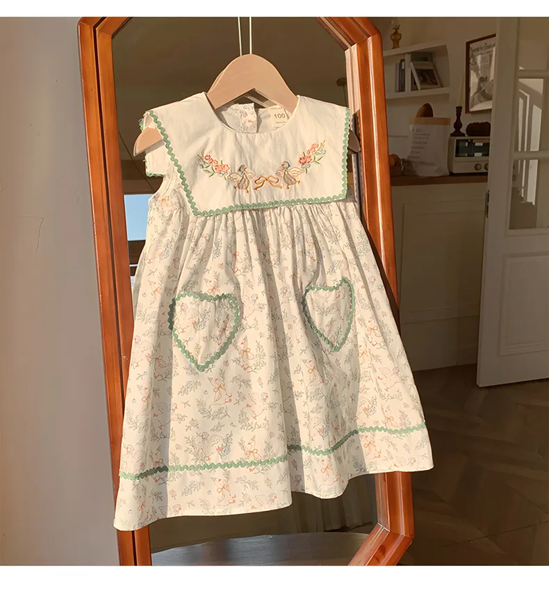 

Kid Girl Adorable White Sleeveless Dress Green Trimmed Collar Delicate Floral Embroidery Heart Pocket Contour Skirt for Children