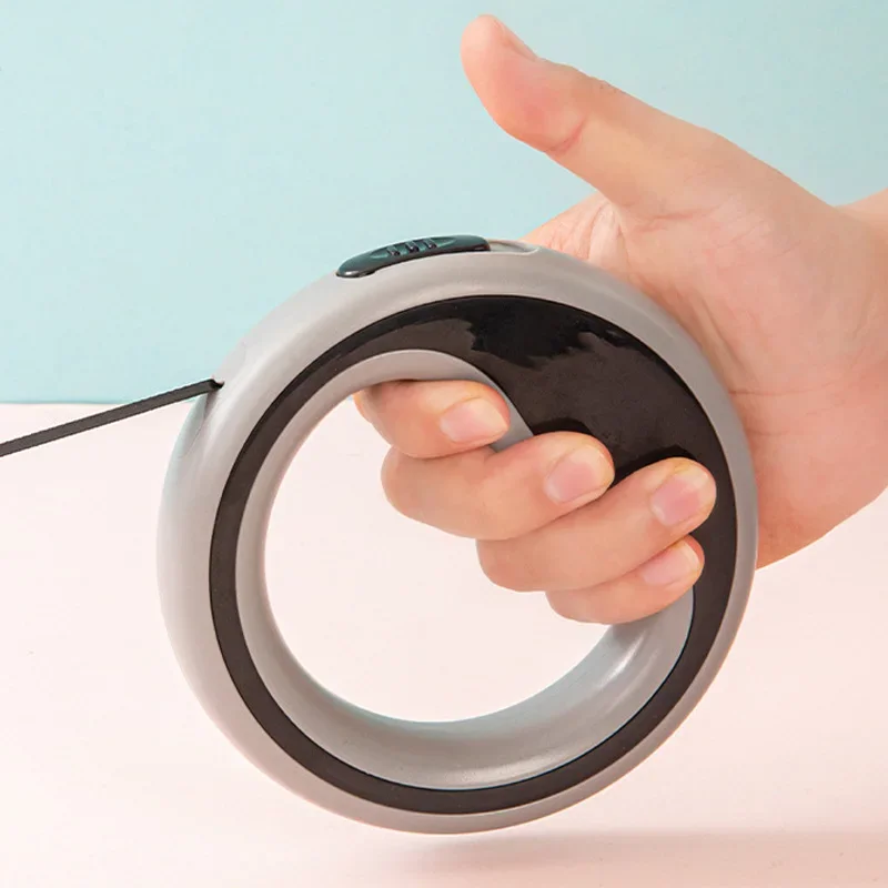 250 سنتيمتر/98.43in التلقائي قابل للسحب الكلب المقود التدريب في الهواء الطلق مقود الحيوانات الأليفة للكلاب الصغيرة المتوسطة دائم جرو الرصاص الكلب الملحقات