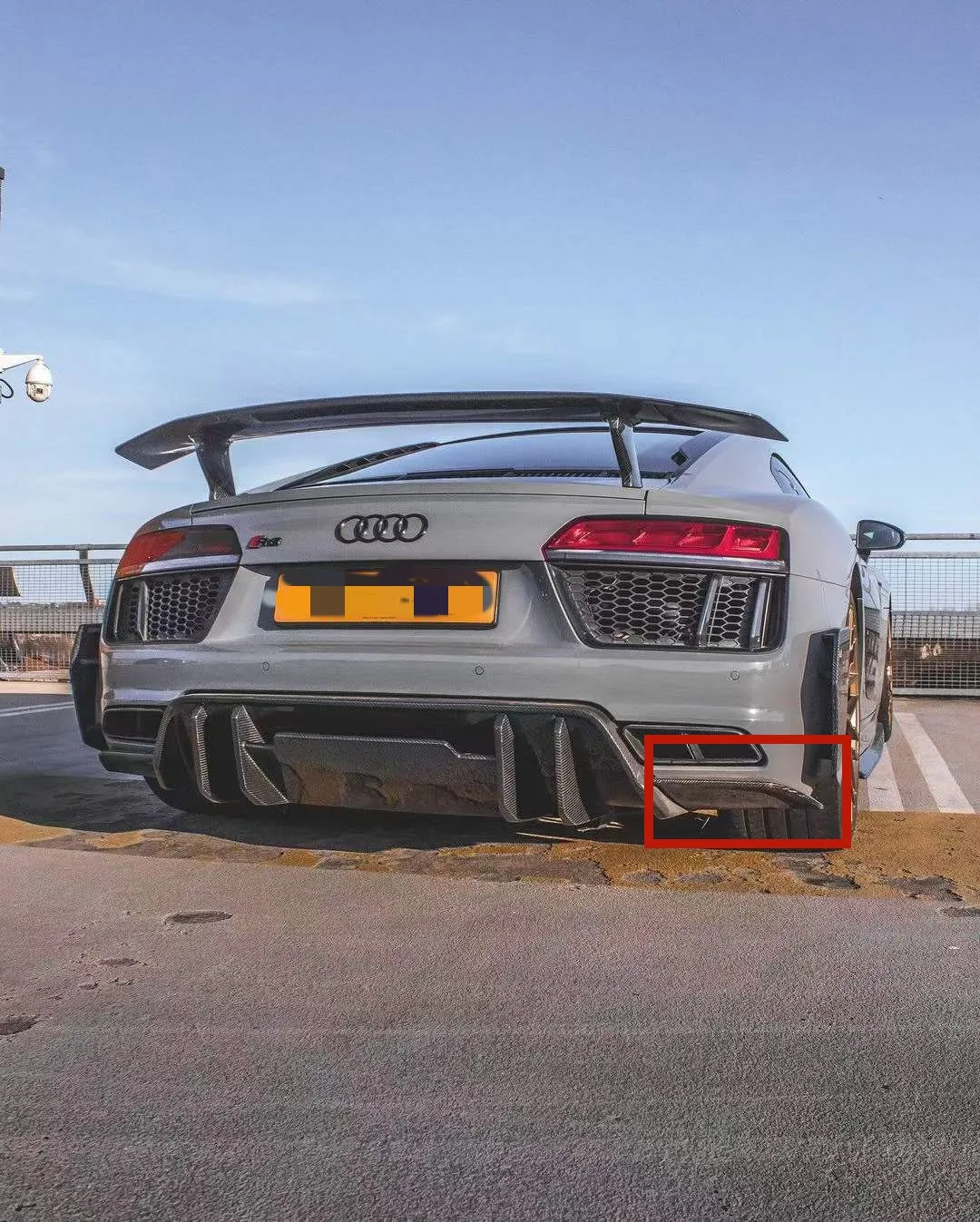 For the Audi R8 Carbon Fiber Roof Rear Spoiler, The Rear Trunk Rear Wing, And The Rear Diffuser Canard Splitter