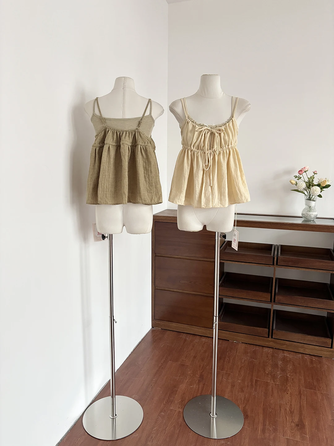 

Elegant Sweet Style Women's Vest And Strap Two-Piece Set Slimming Summer Fashion Korean Soft Wind Anti-Aging Vest Set