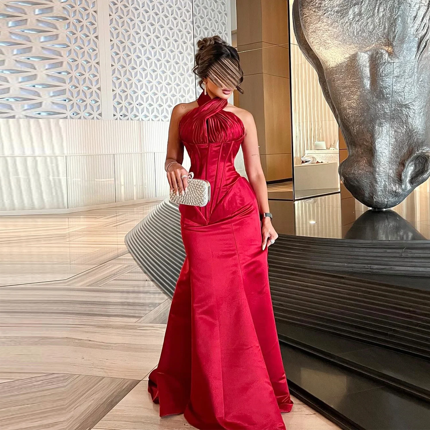 Eleganckie czerwone satynowe suknie wieczorowe typu syrena, z dekoltem halter, odkryte plecy, sukienki na studniówkę dla kobiet, plisowane sukienki na formalne przyjęcia dla dziewcząt, długość do podłogi.