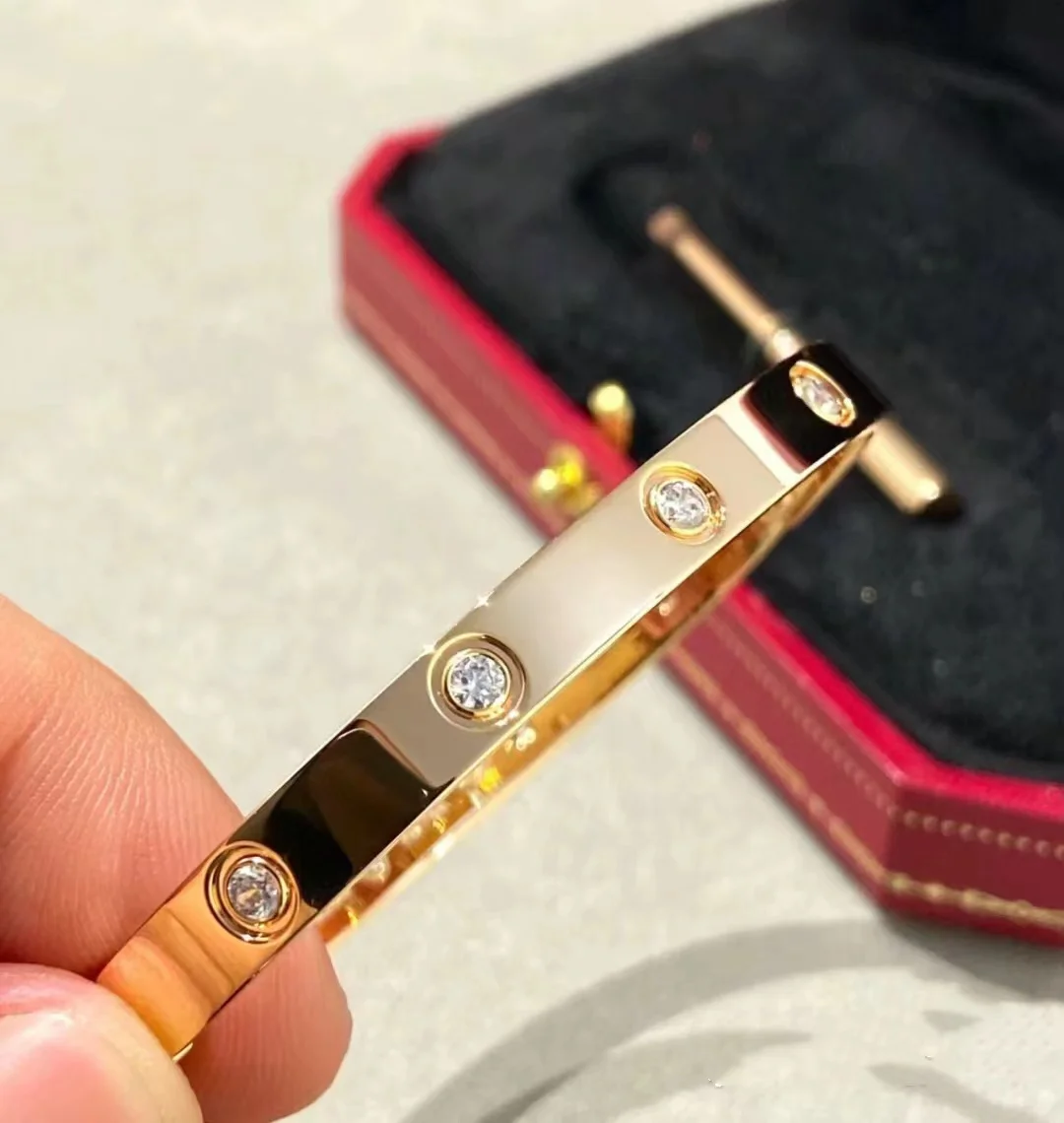 

High quality European and American classic bracelet, single line pattern love bracelet, grand luxury, fashionable couple bracele