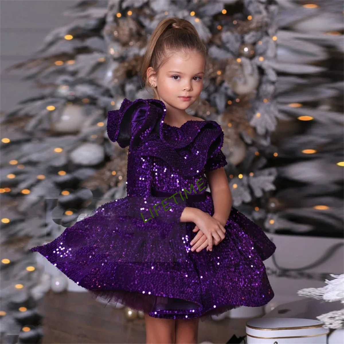 

Fashion One Shoulder Purple Knee Length Flower Girl Dresses with Sequined Tutu Communion Dresses Girls 2023 Winter Christmas