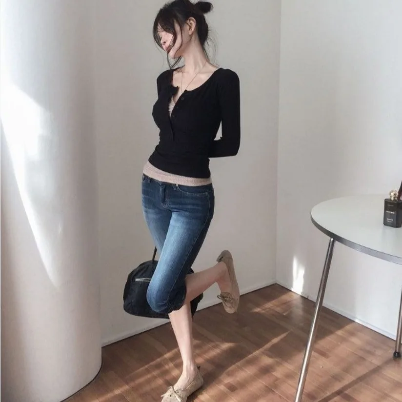 

Summer 2026 Chic Versatile Tight Jeans Low Waist Casual Style Faded Design Knee-Length Seven-Quarter Shorts for Women