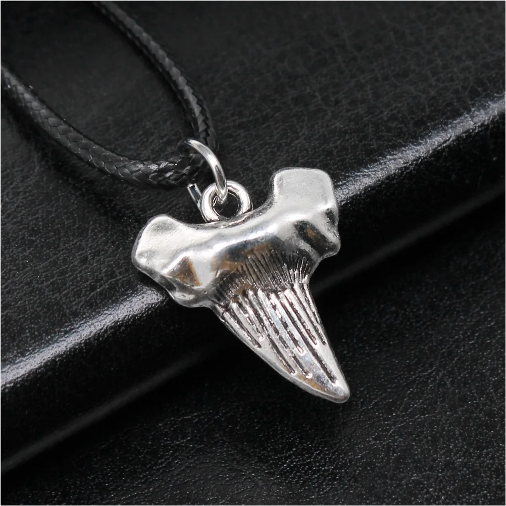 

Wolf Necklace Metal Durable Wolf Pendant Neck Chain Mens Necklace Cool Personalized Hip-Hop Style Neck Chain