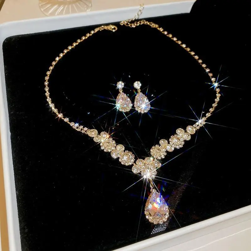 Colar de brincos de diamante incrustados com gotas de água, pingente de moda de luxo leve, corrente de clavícula