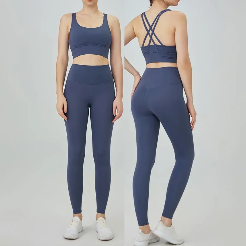 طقم يوجا كلاسيكي للسيدات مكون من قطعتين حمالة صدر متقاطعة ومزودة باللمس وطماق قابلة للتمدد في صالة الألعاب الرياضية والرقص