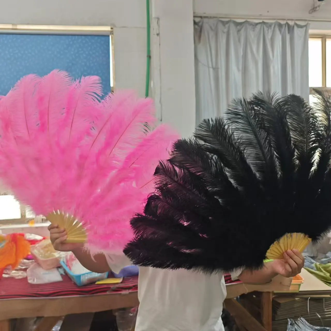 High Quality White Ostrich Feather Fans for Wedding Performance Party Stage Show Props Marabou Ostrich Feather Fan