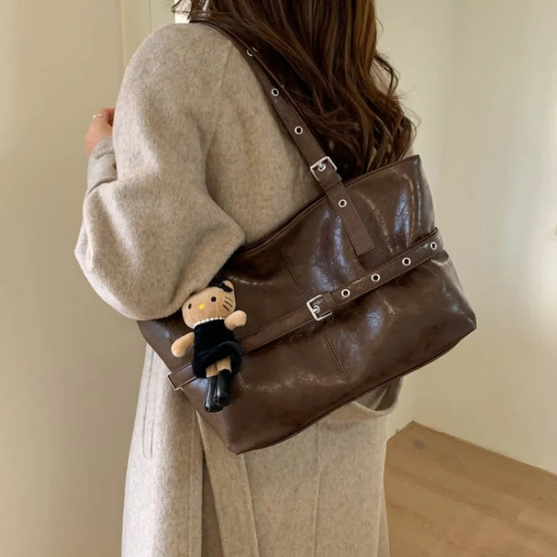 

Modish Women's Tote Bag Crafted From Hollow-Printed Leather Featuring Casual Slovenia High-End Lasting Lightweight Look​