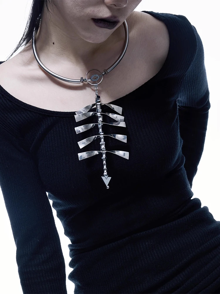 2024 جديد صناعة ثقيلة للغاية العمود الفقري قلادة سبيكة Cyberpunk نمط الرجال والنساء مجوهرات حفلة هدية