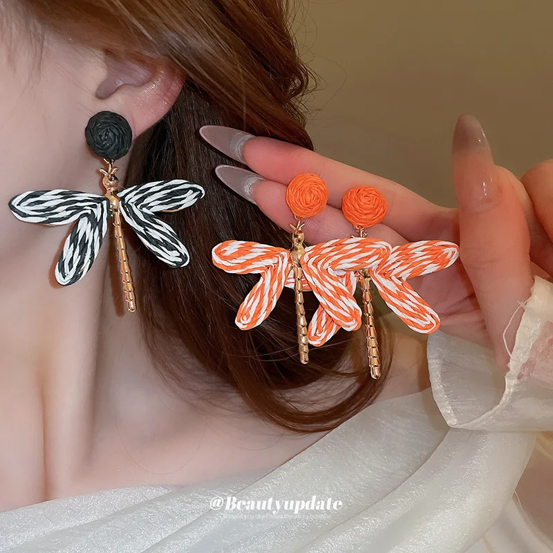 Creative design sense raffia woven dragonfly stud earrings niche retro earrings bohemian earrings women pendientes largos plata