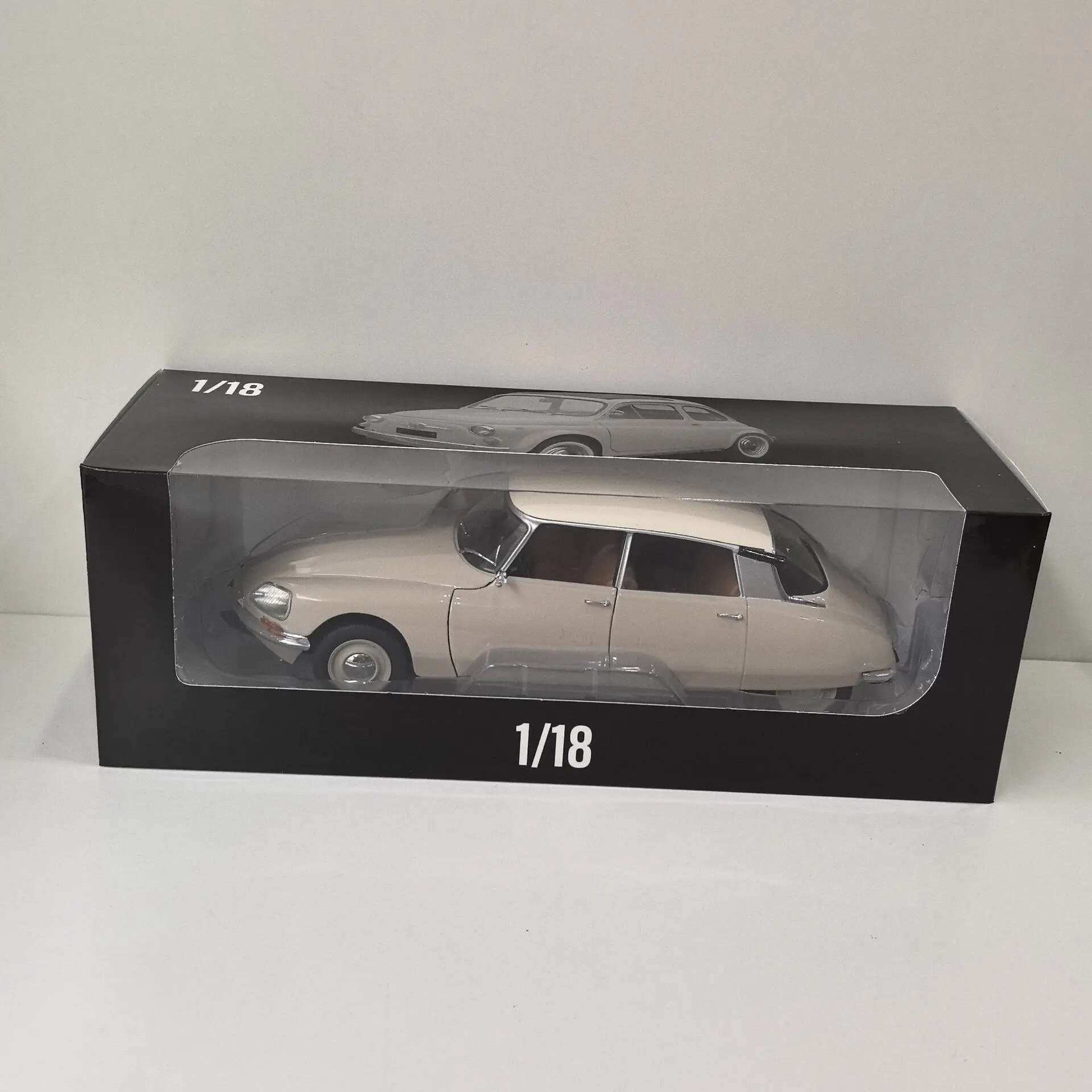 

Diecast IXO DEA 1/18 Scale CITROEN D SPECIAL 68 Alloy Car Model