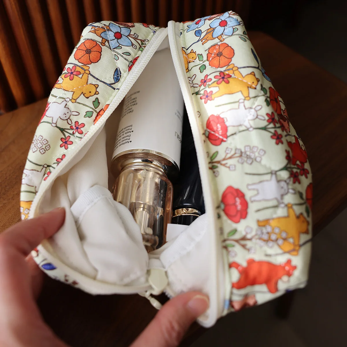 Portable cosmetic bag cute cartoon flower print toiletry bag travel supplies skin care storage bag multifunctional liner bag