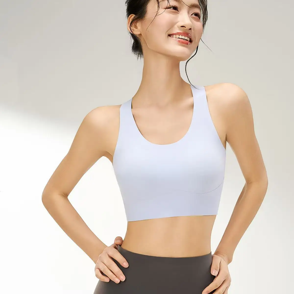 

Sports Bra with Adjustable Buckle, Professional for Fitness, Running & Yoga, Versatile Crisscross Back Top