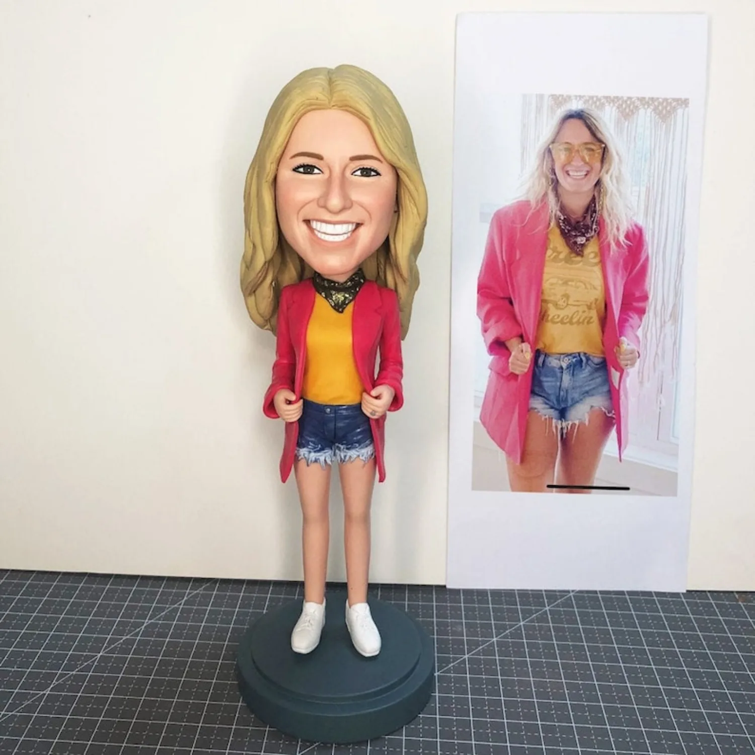 

Custom Girlfriend Bobblehead Personalized Birthday Gift Friendship Day Gift For Best Friend Girl Handmade Full Body Clay Figure