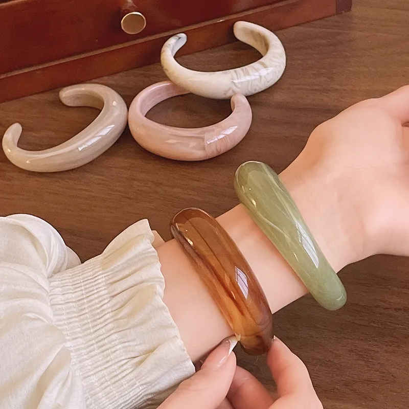 Smooth Round Acrylic Cuff Bangles for Women Vintage Exaggerated Jelly Color Smudging Bangle Wide Resin Bracelet Accessories M1 썸네일 2
