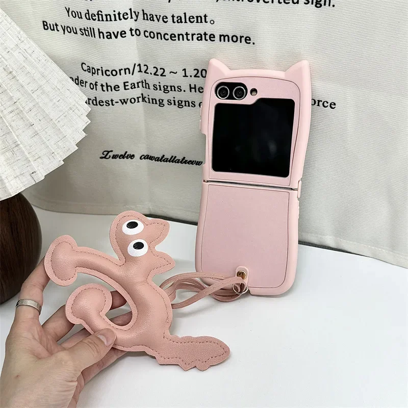 Casing ponsel liontin kulit PU kartun untuk Samsung Galaxy Z Flip 6 5 4 3 penutup belakang pelindung untuk ZFlip4 ZFlip5 ZFlip6 casing