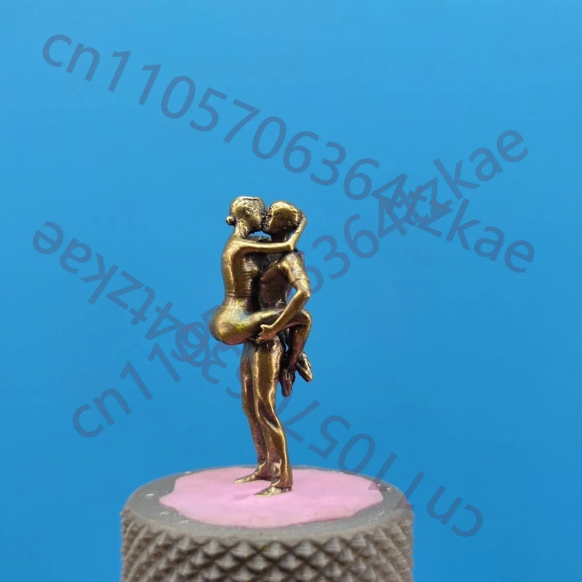 Miniatura de Pareja Abrazándose y Besándose de Latón de 1.4 Pulgadas, Modelo de Muñeca, Estatua, Micropaisaje