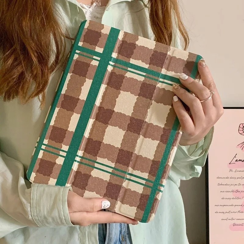Tri-fold Stand Pencil Holder Vintage Plaid Tablet Case for iPad 7/8/9th 10.2 Air3/4/5 10th Gen Pro 10.5/10.9in Protective Cover
