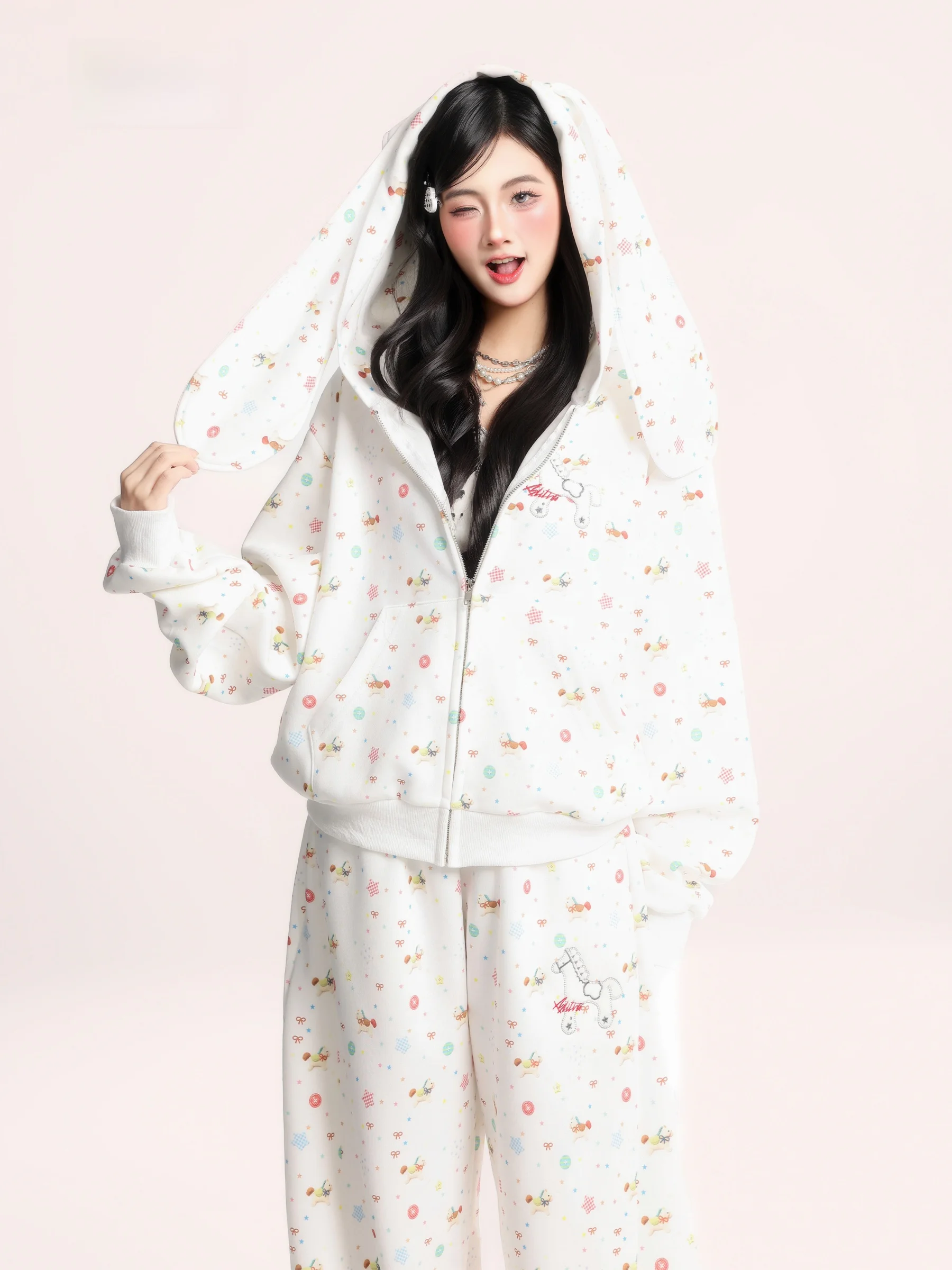 

Комплект из двух предметов HM: худи с мультяшным принтом в американском ретро-стиле и вышивкой, свободный крой, длинный рукав, весна 2026, женский