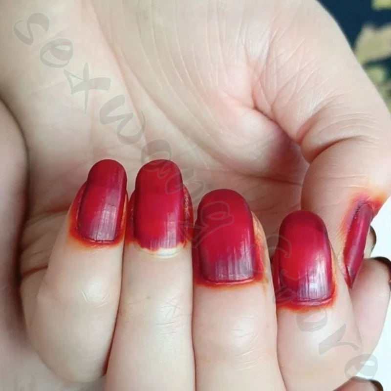 Natural plant-based nail dyeing pink henna powder is gentle and long-lasting and does not fade