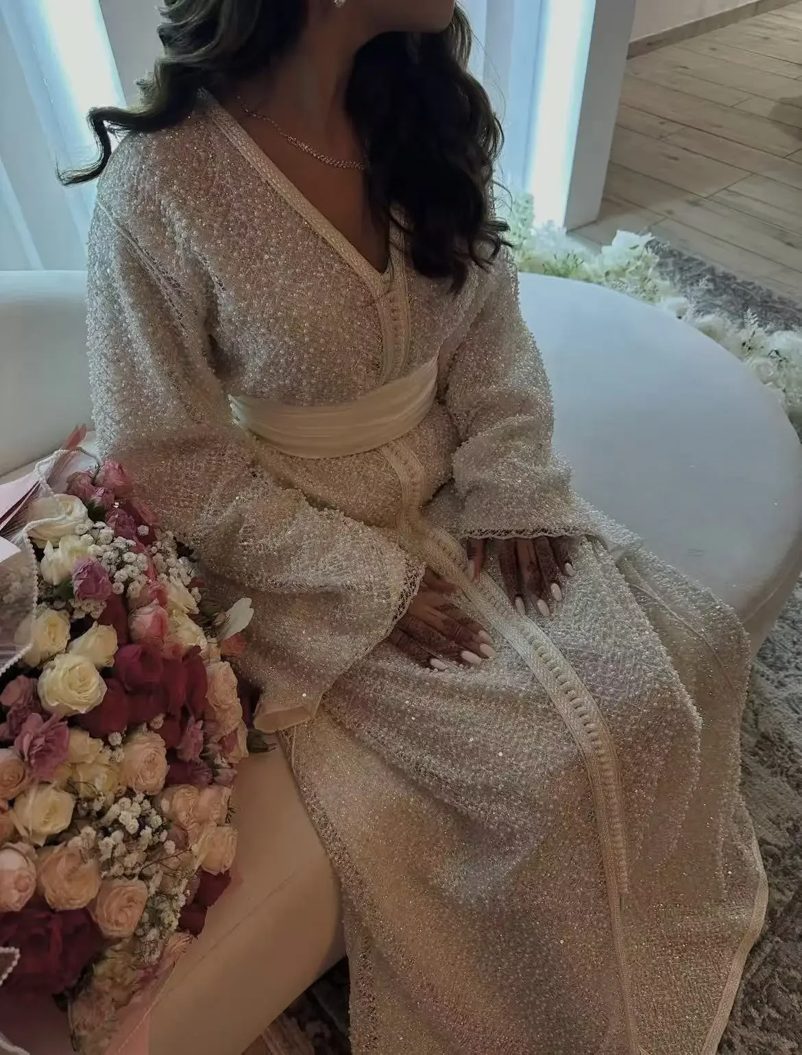 Marokkanischer Spitzen-Kaftan Muslimische Abendkleider A-Linie V-Ausschnitt Lange Ärmel Perlen Dubai Arabische Abaya Islamisches Gewand Maßanfertigung