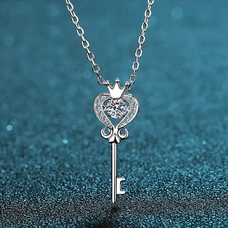 

Silver Excellent Cut 0.3 Carat Key Diamond Test Passed D Color Moissanite Crow Pendant Necklace Silver 925 Chain Women Jewelry