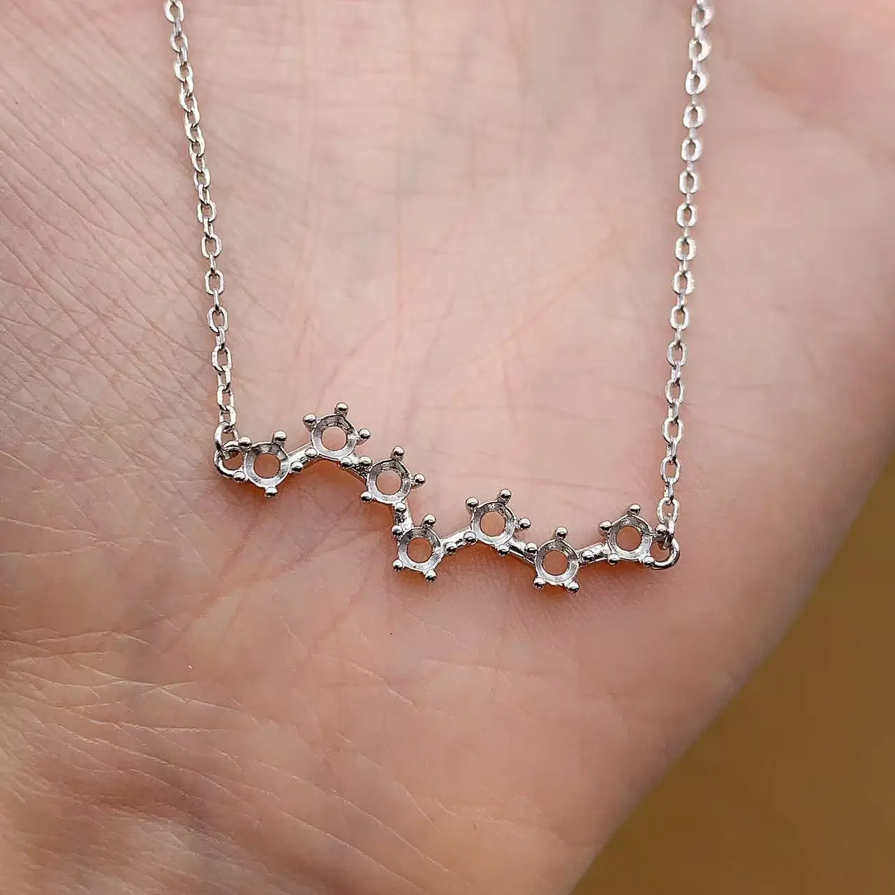 collana-in-argento-sterling-s925-con-pendente-a-grappolo-a-7-pietre-rotonde-con-incassatura-a-griffe-semplice-e-versatile-con-cristallo-di-quarzo