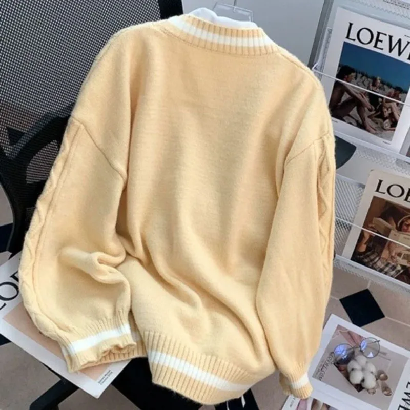 Cardigan lavorato a maglia con fiori carini in stile giapponese da donna stile preppy Kawaii design con cinturino incrociato maglione abbottonato abbigliamento invernale donna