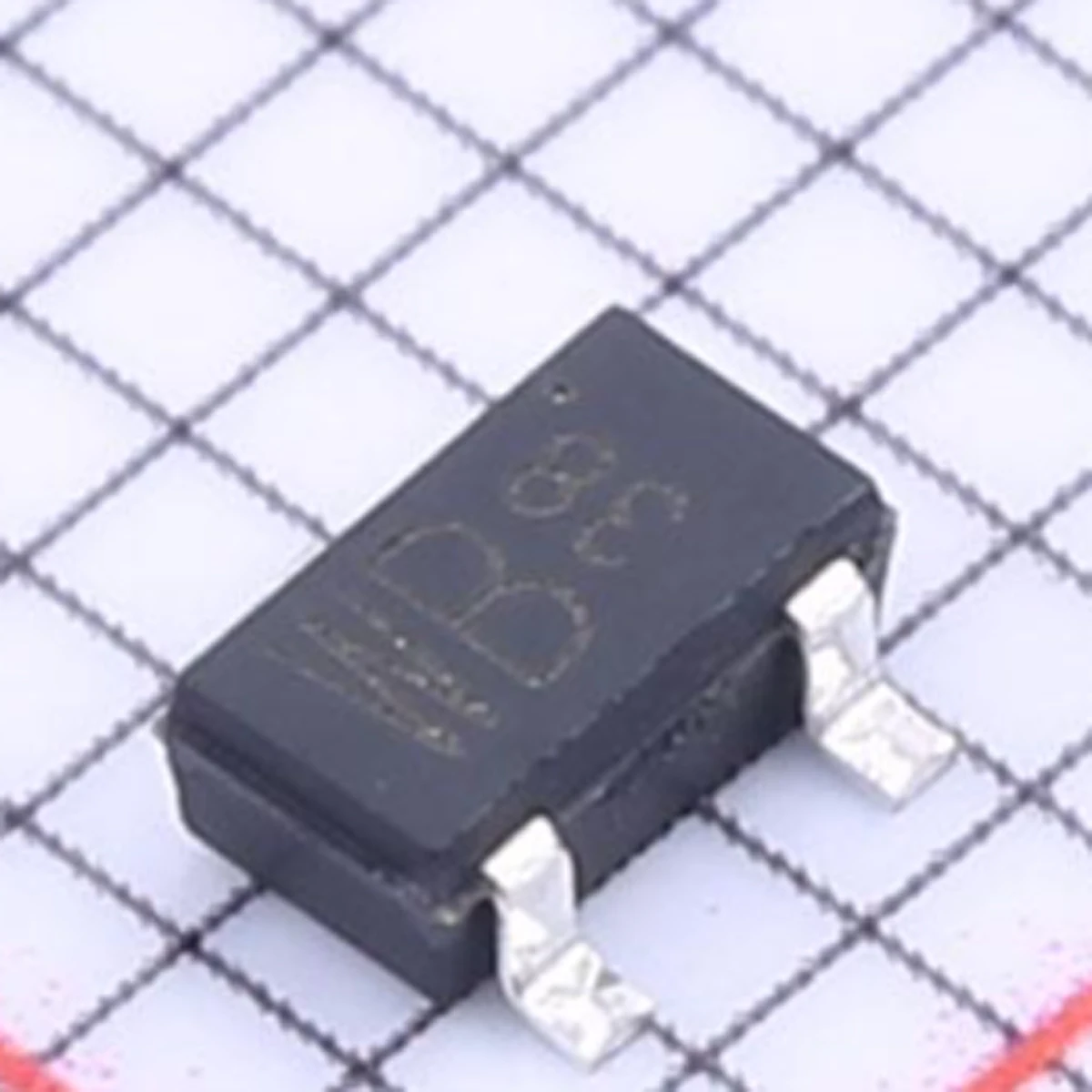 2SD1383KT146B بمناسبة ث WB جديد الأصلي دارلينجتون أنبوب ث WB 200mW 32V NPN SOT-346 SC-59 4KΩ 32V 0.3A SMT3 عبر NPN DARL WB