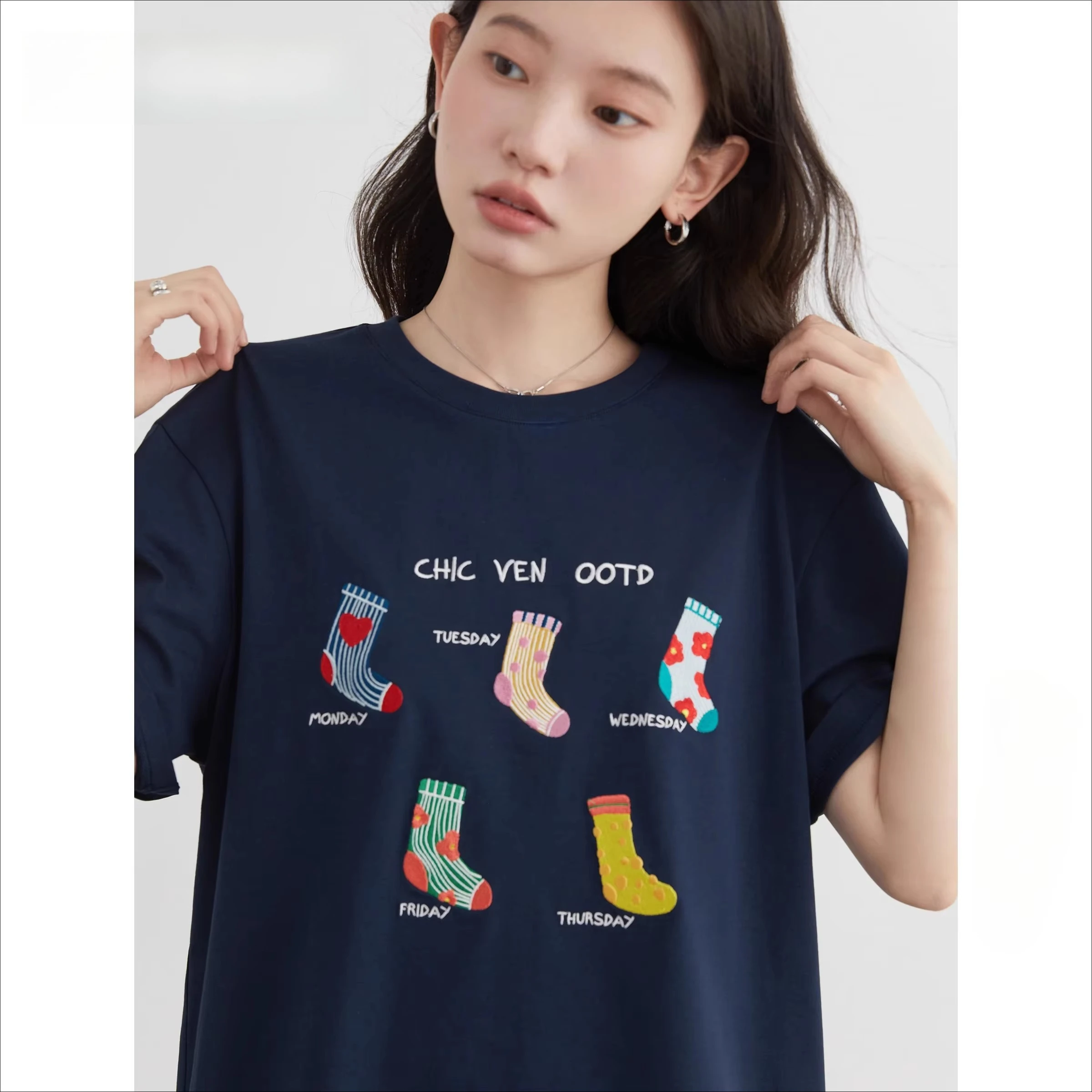 2026 New Cute Socks Embroidery Graphic T Shirt Korean Casual Loose Tee