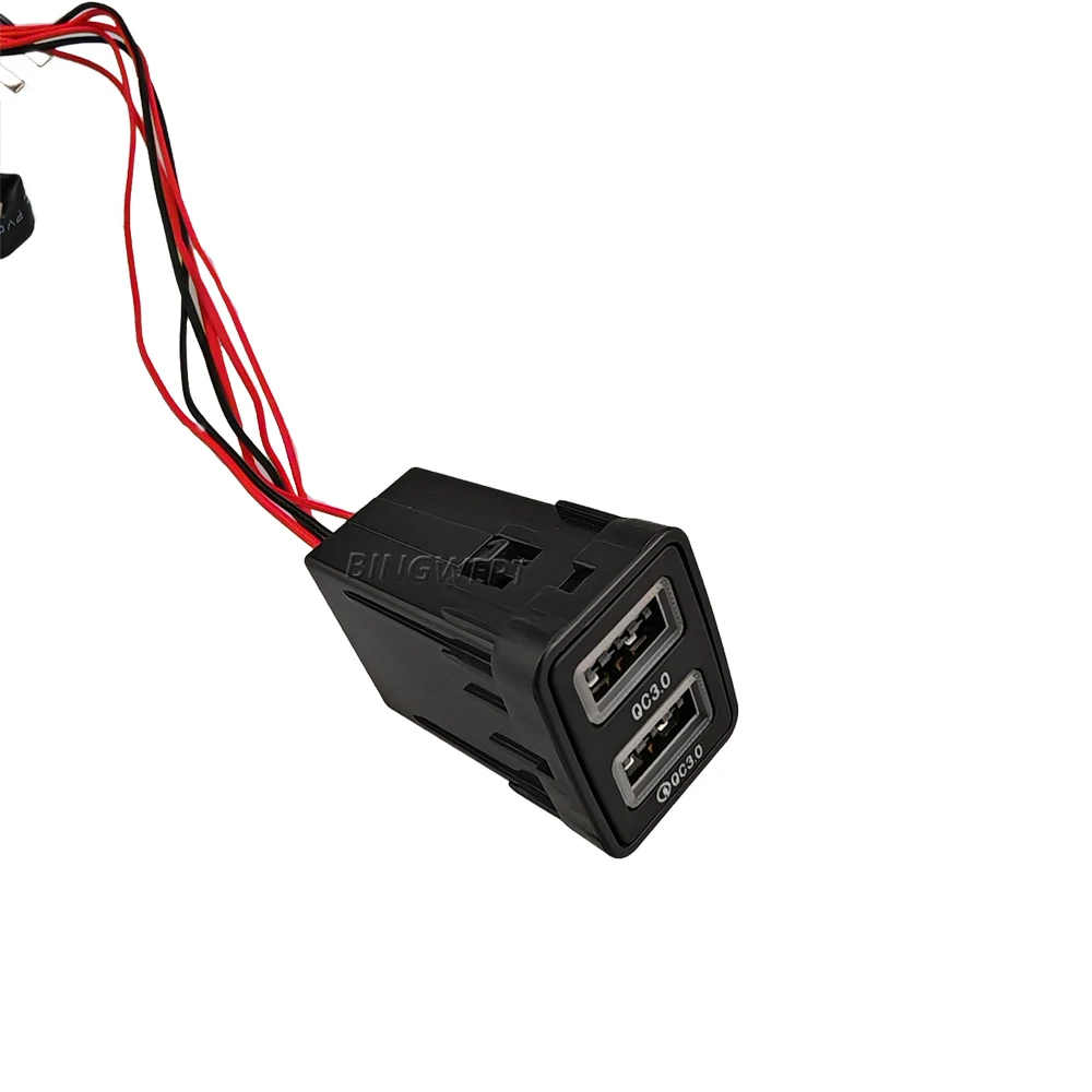 Car Quick Charger Red Light 2QC3.0 USB Interface Socket For New Nissan tiida 13-16 x-trail 2014-17 qashqai 16-17 Sylphy 13-18