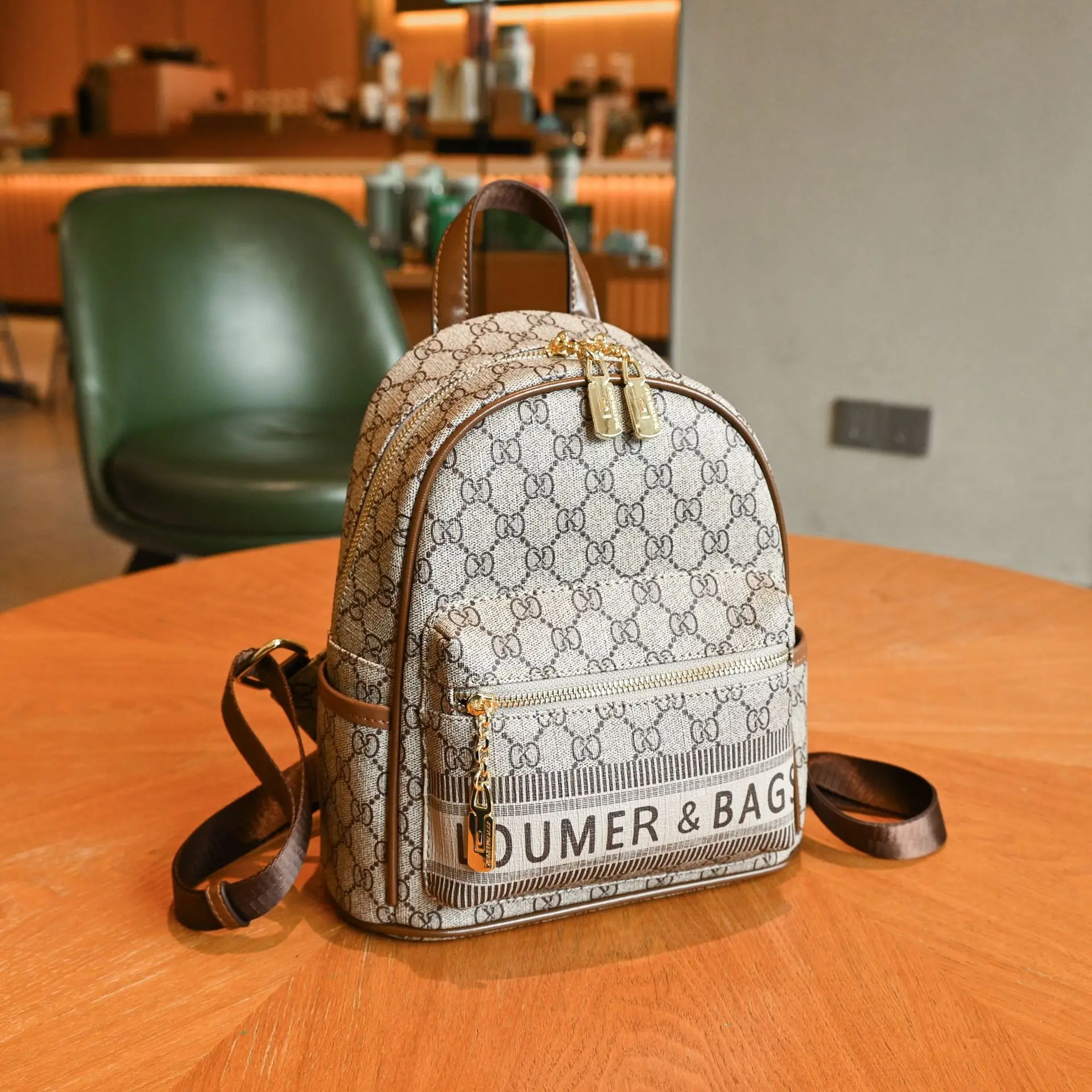 

Premium Leather Messenger Bag For Ladies, Stylish Crossbody-Bag With Shoulder Option, Famous Designer Handbags