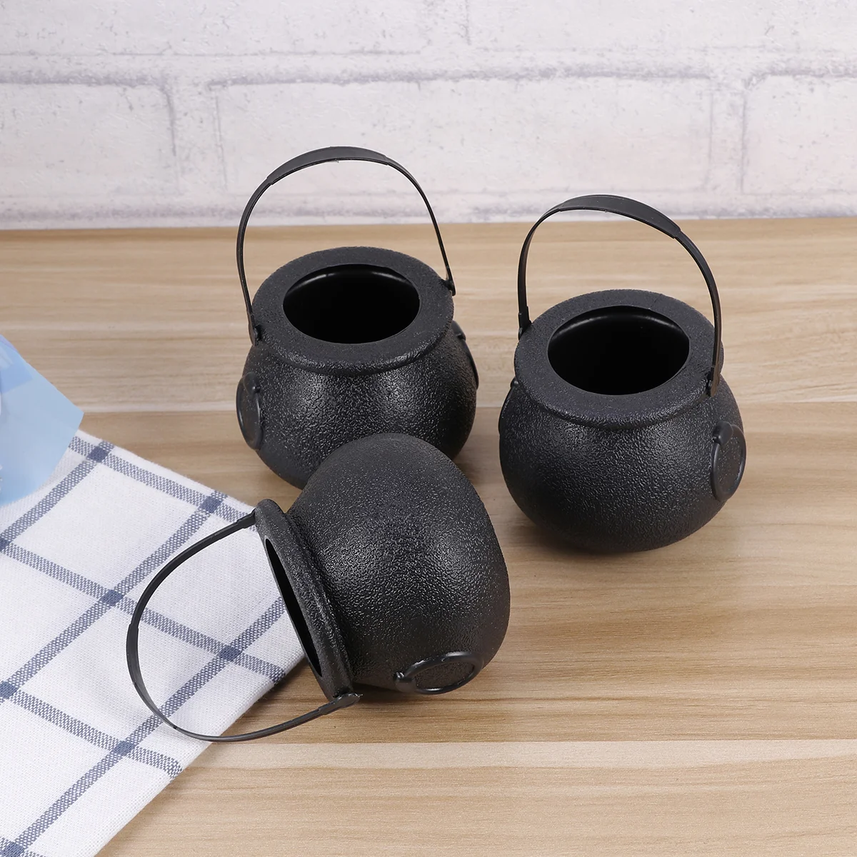 

10pcs Mini Halloween Candy Bucket Tiny Witch's Cauldron Trick or Treat Candy Pail Holder (Black) halloween candy holder
