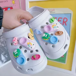 2024 neue Sommer niedlichen Cartoon Mini Hausschuhe Löcher Zubehör kreative Schuhe Charms dekoriert Schnalle Schuhe Blume