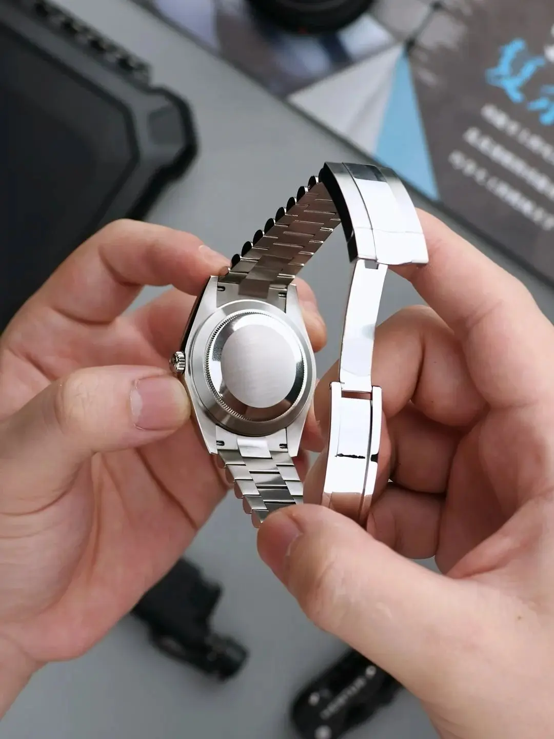 Hestur Automatic Mechanical Watch Day-Date Movement Sapphire Crystal BGW9 m128239 Luminous Waterproof Week Display Tribute Watch