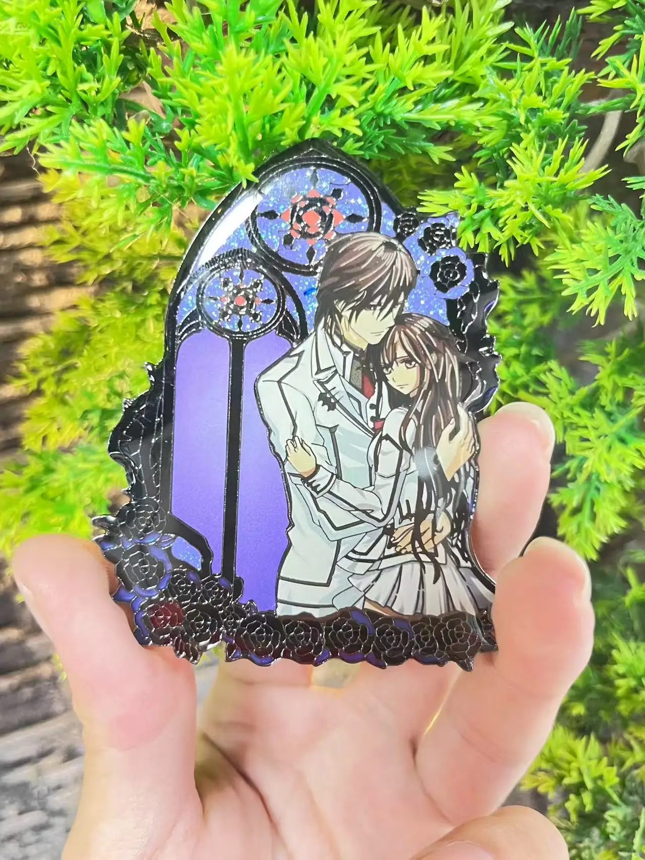 Azul - iglesia hued × pura - abrazo de amor: este insignia es la “materialización” del romance de anime.