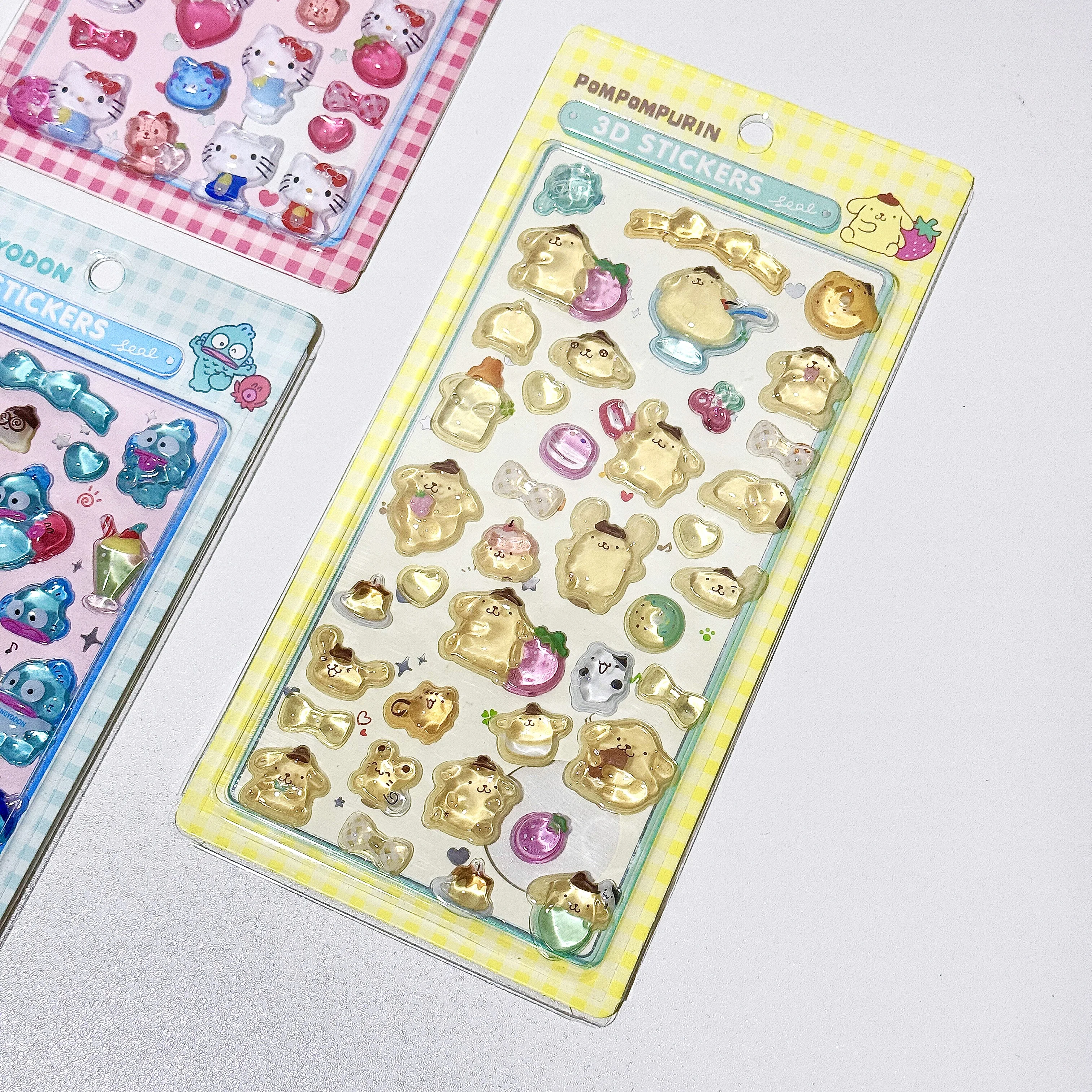 1/8 قطعة ملصقات سانريو ثلاثية الأبعاد أنيمي سانريو كورومي هيلوكيتي بلدي ميلودي سينامورول Hangyodon حقيبة حالات الديكور هدايا عيد الميلاد