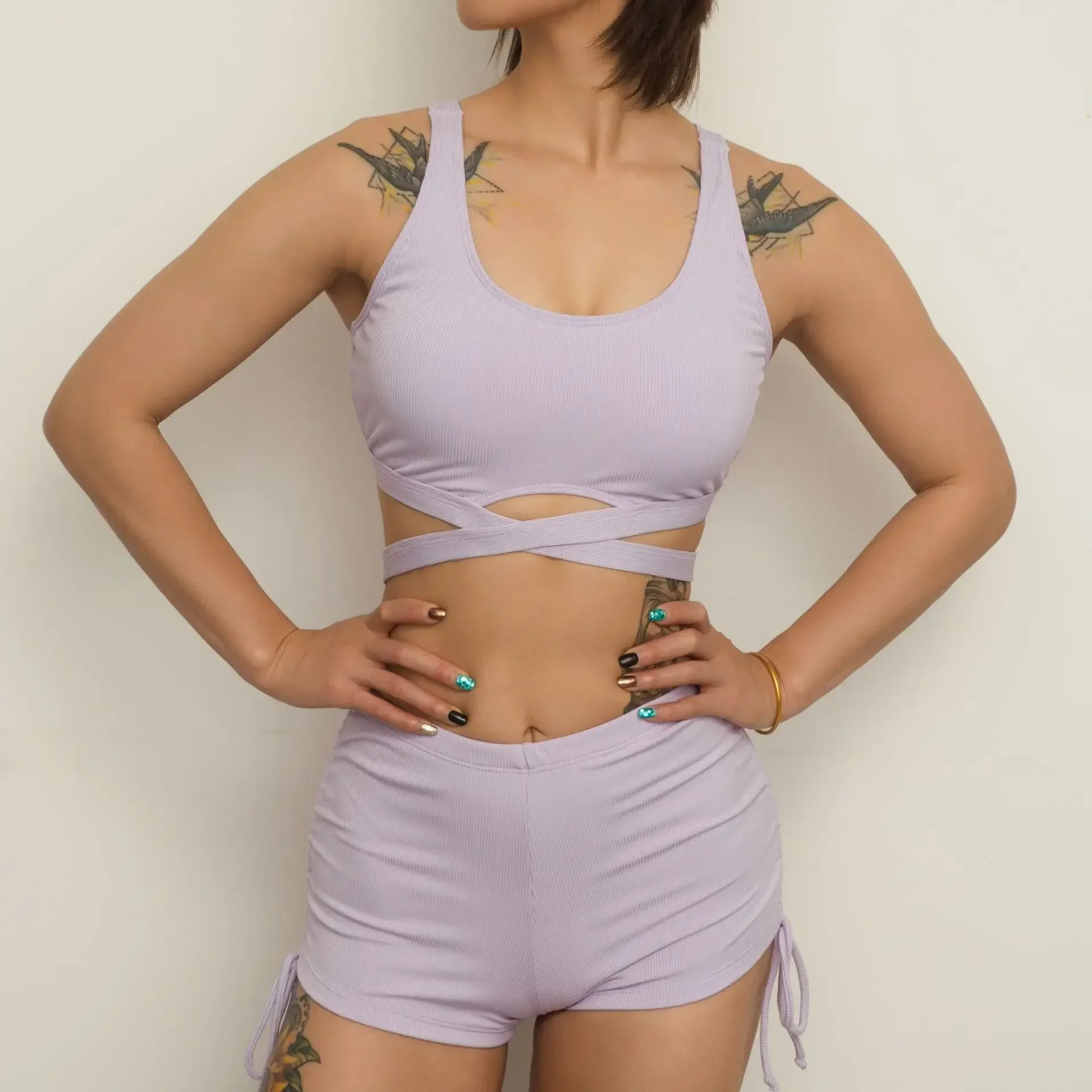 2025 Nuovo costume da bagno a 2 pezzi per donna a vita alta tinta unita croce scava fuori bikini set costume da bagno senza schienale per vacanze al mare